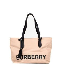 Bolsa de ombro pequena Burberry com logotipo bege rosa e marca Econyl Nylon