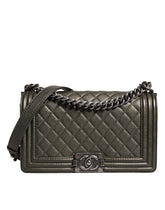 Bolsa de ombro Chanel em couro verde escuro e metal cinza