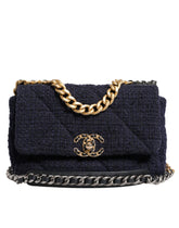 Bolsa de ombro Chanel Azul Escuro Média com Aba em Tweed CC com Corrente Cinza Dourada