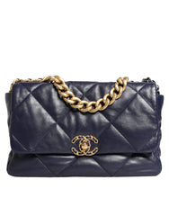 Bolsa de ombro grande Chanel em couro azul com corrente acolchoada