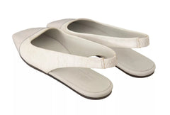 Maison Margiela Sapatos baixos de couro branco tipo slingback