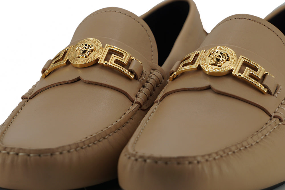Mocassins Versace Exquisite Medusa em couro dourado