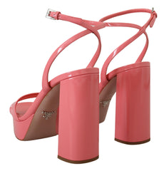 Sandálias plataforma Prada Chic em couro envernizado rosa