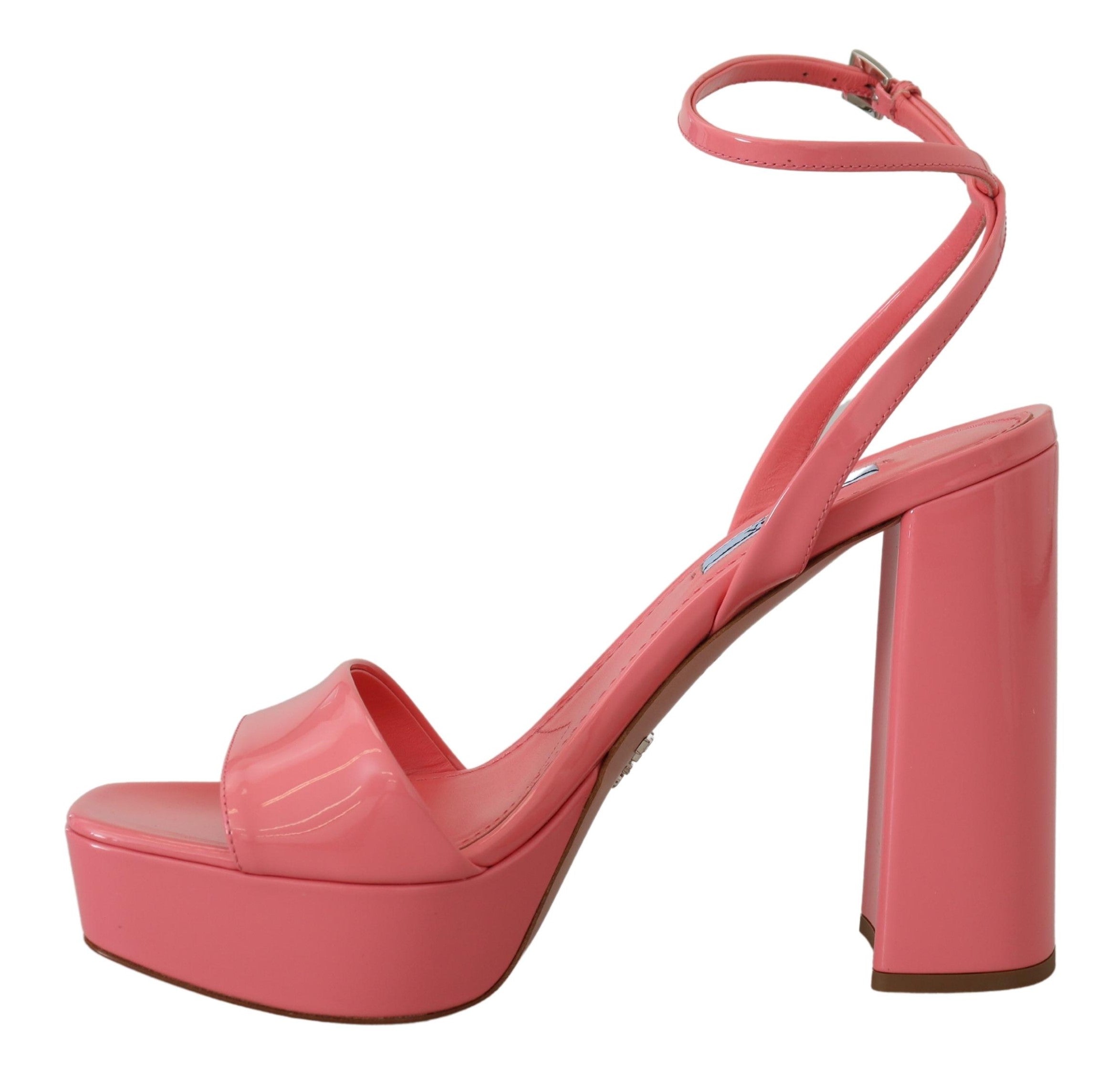 Sandálias plataforma Prada Chic em couro envernizado rosa