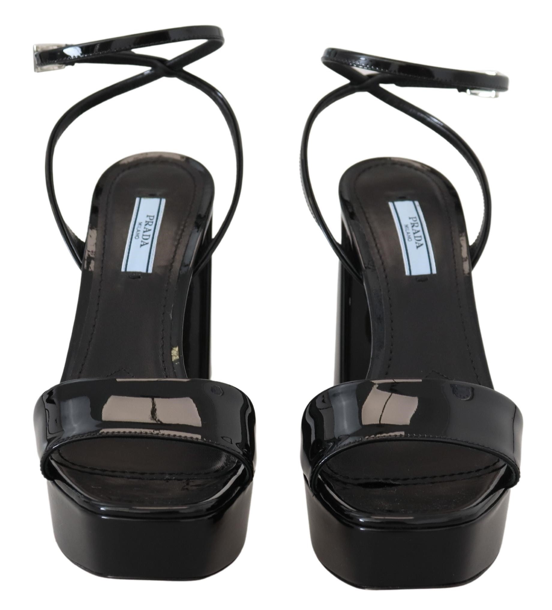 Prada Eleve Sua Elegância com Saltos Pretos Brilhantes