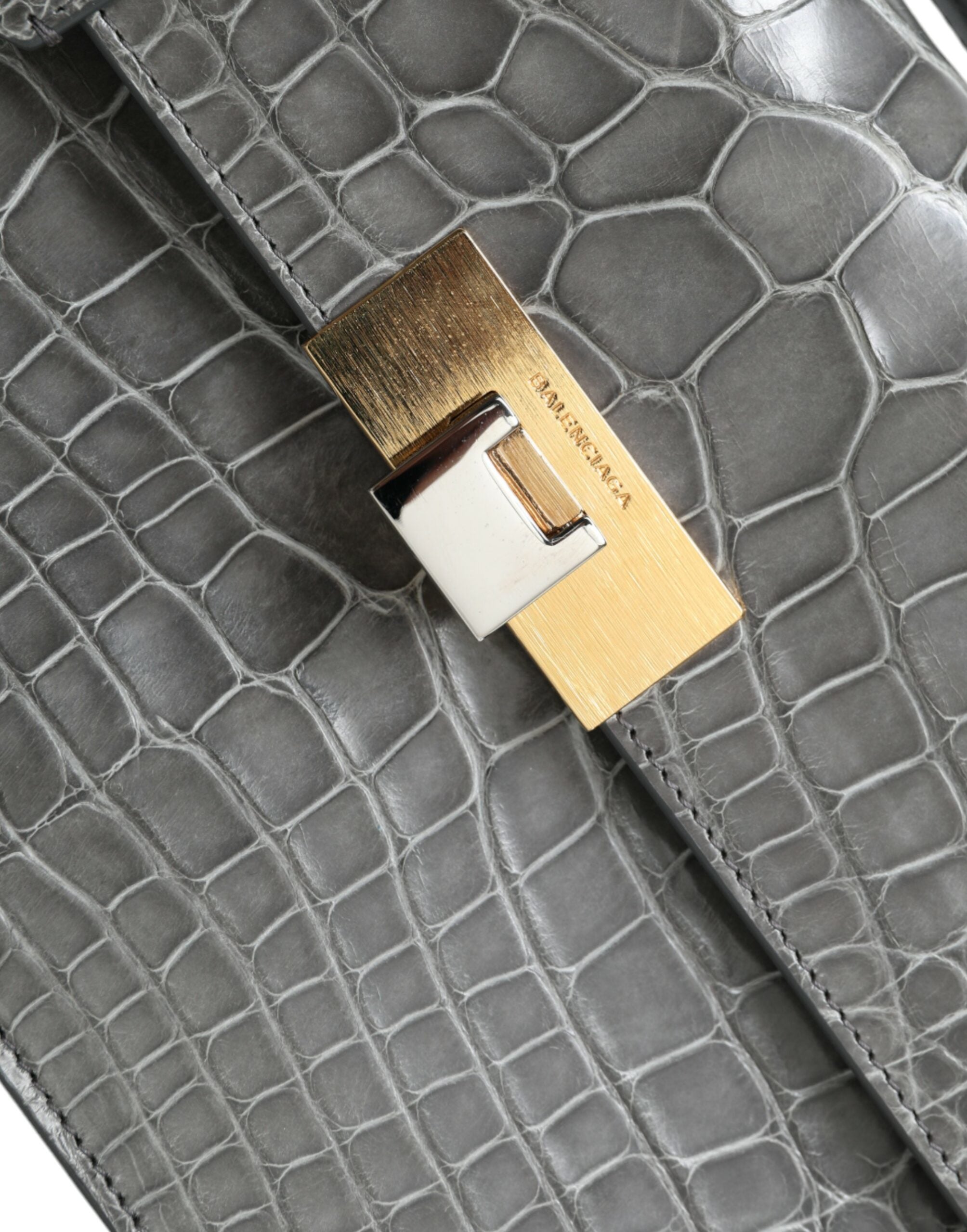Bolsa de ombro média Balenciaga em couro de jacaré