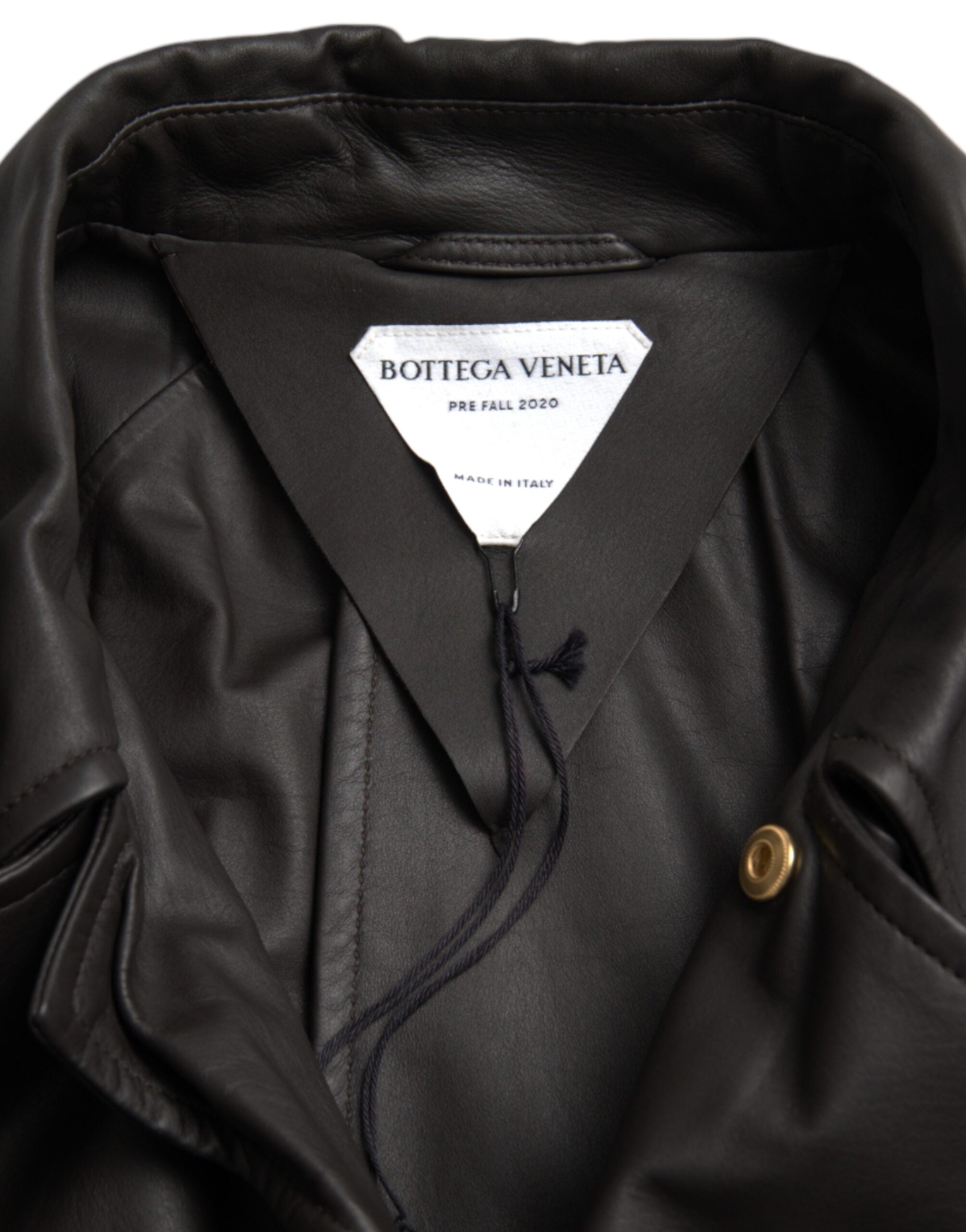 Casaco de couro impermeável preto fosco Bottega Veneta