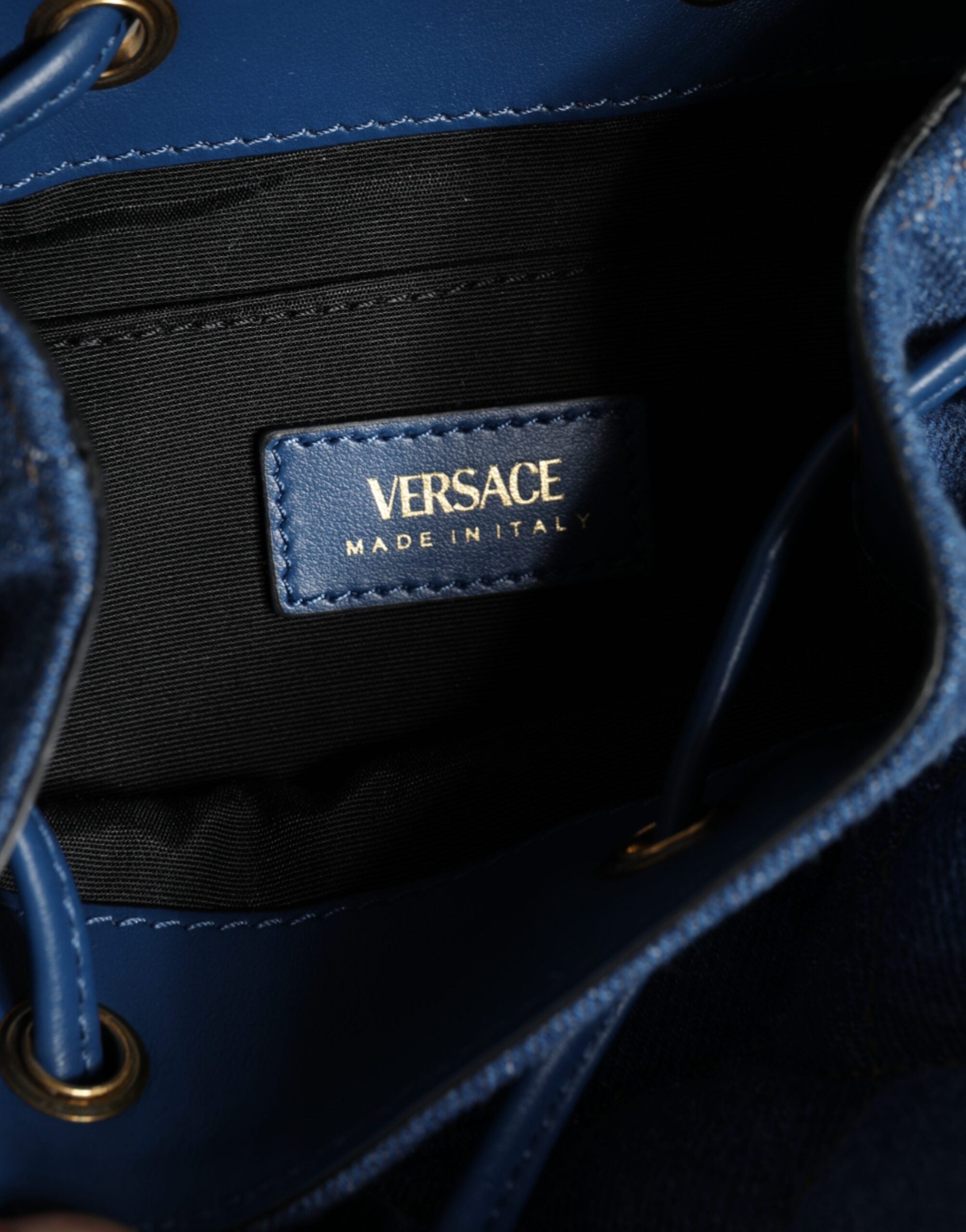 Bolsa de ombro transversal de couro jeans acolchoado azul Versace