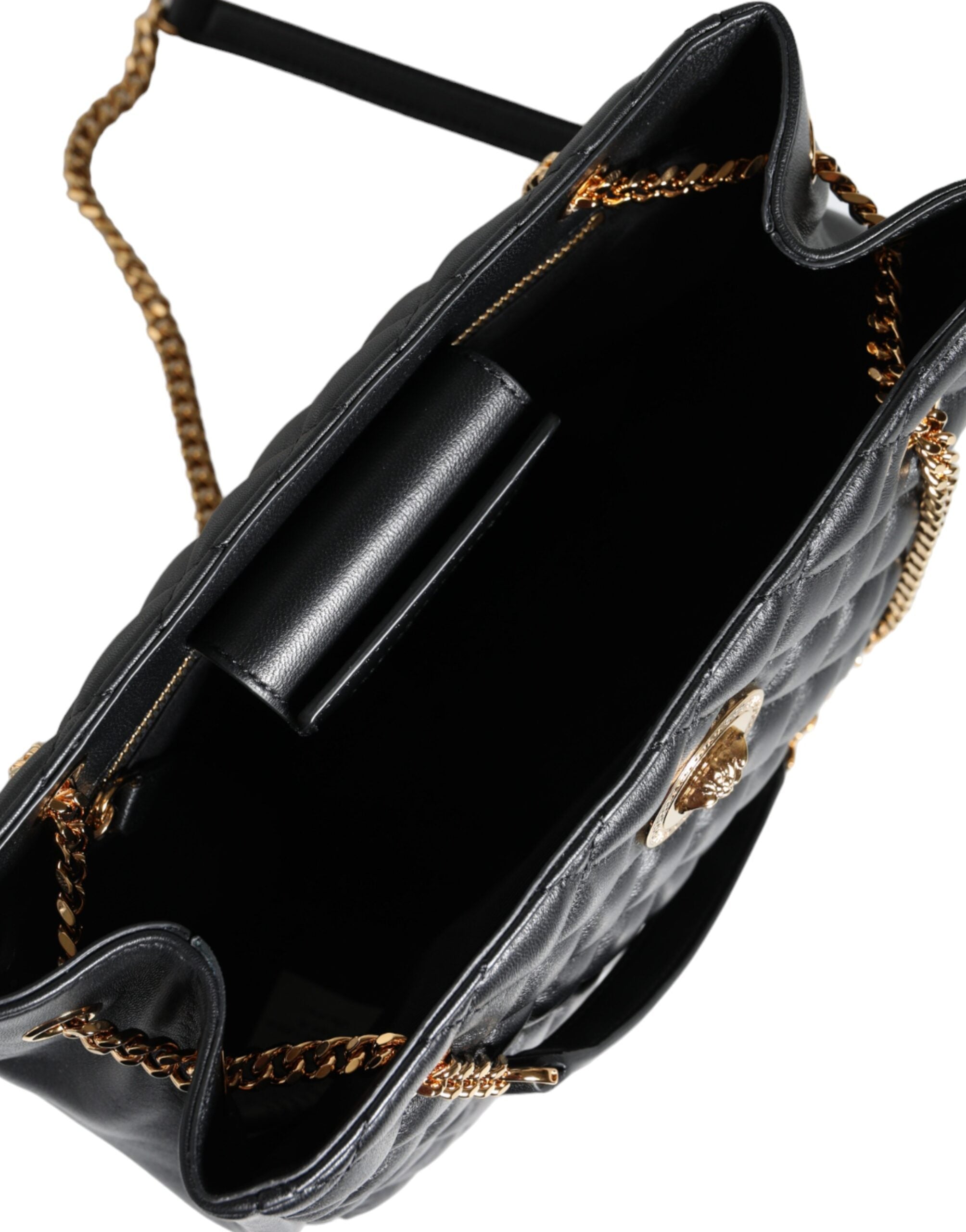 Bolsa Versace de couro napa acolchoado preto com alça de corrente