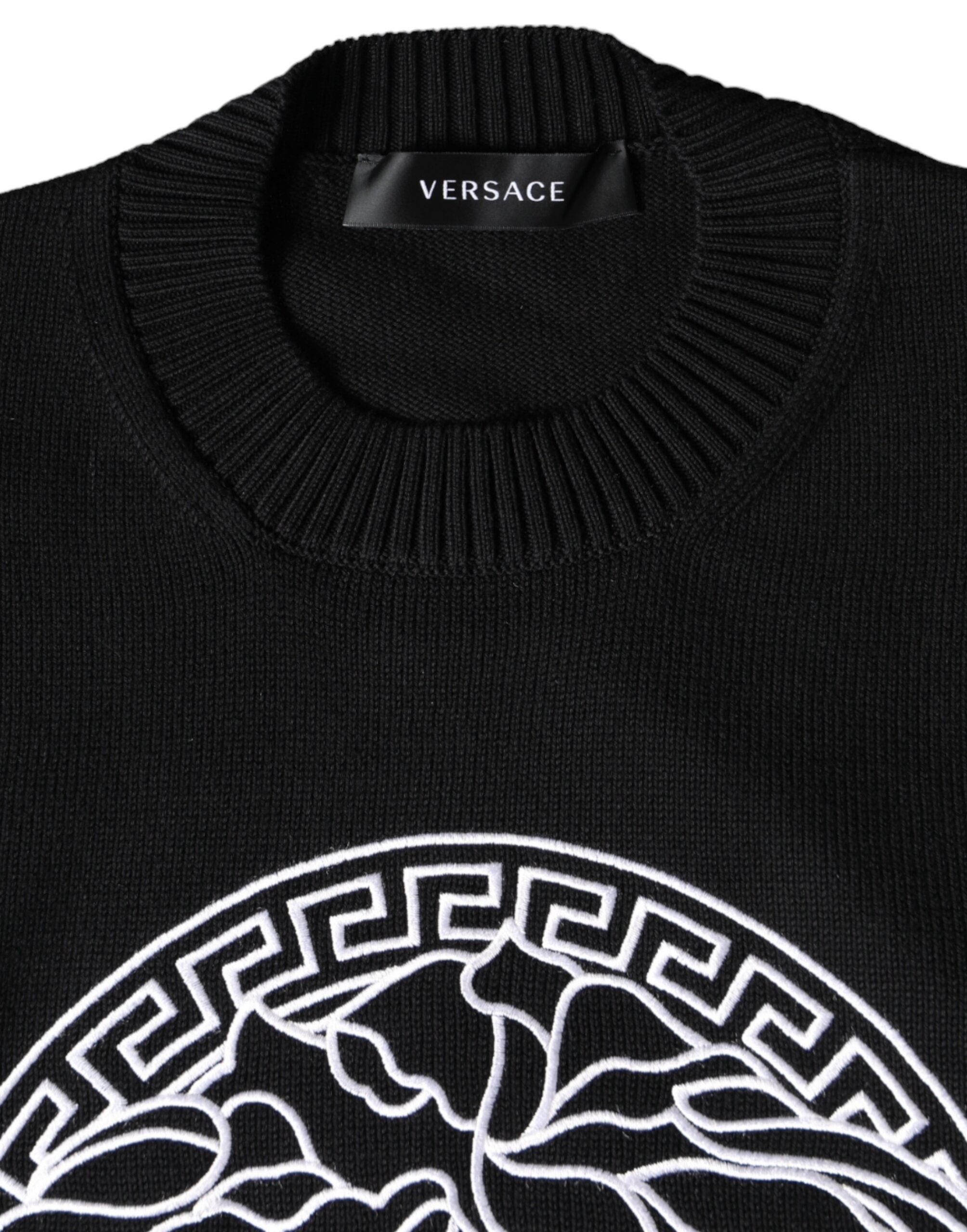 Suéter Versace Preto com Bordado Medusa e Gola Redonda