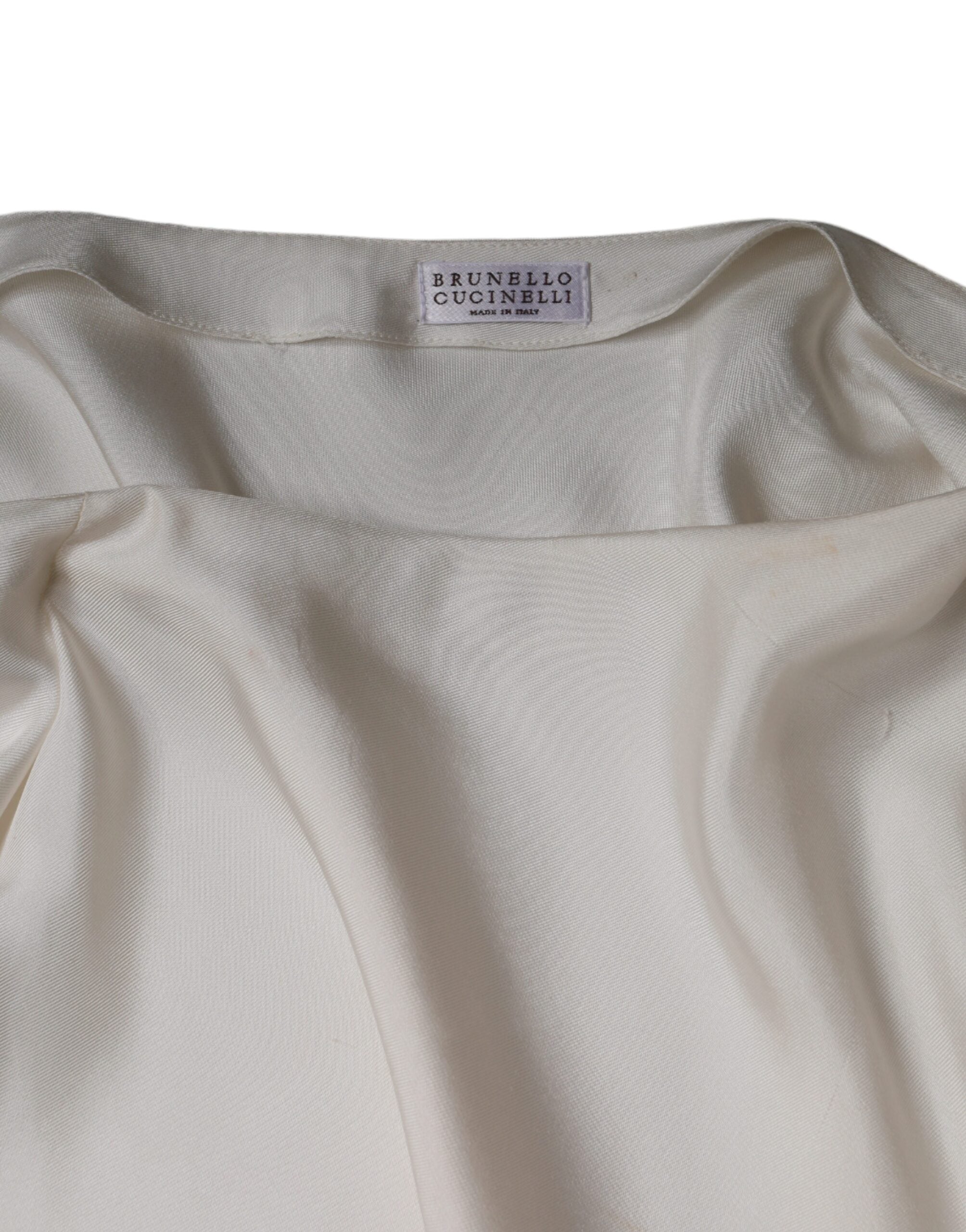 Blusa Brunello Cucinelli de seda bege com gola Ascot e mangas compridas