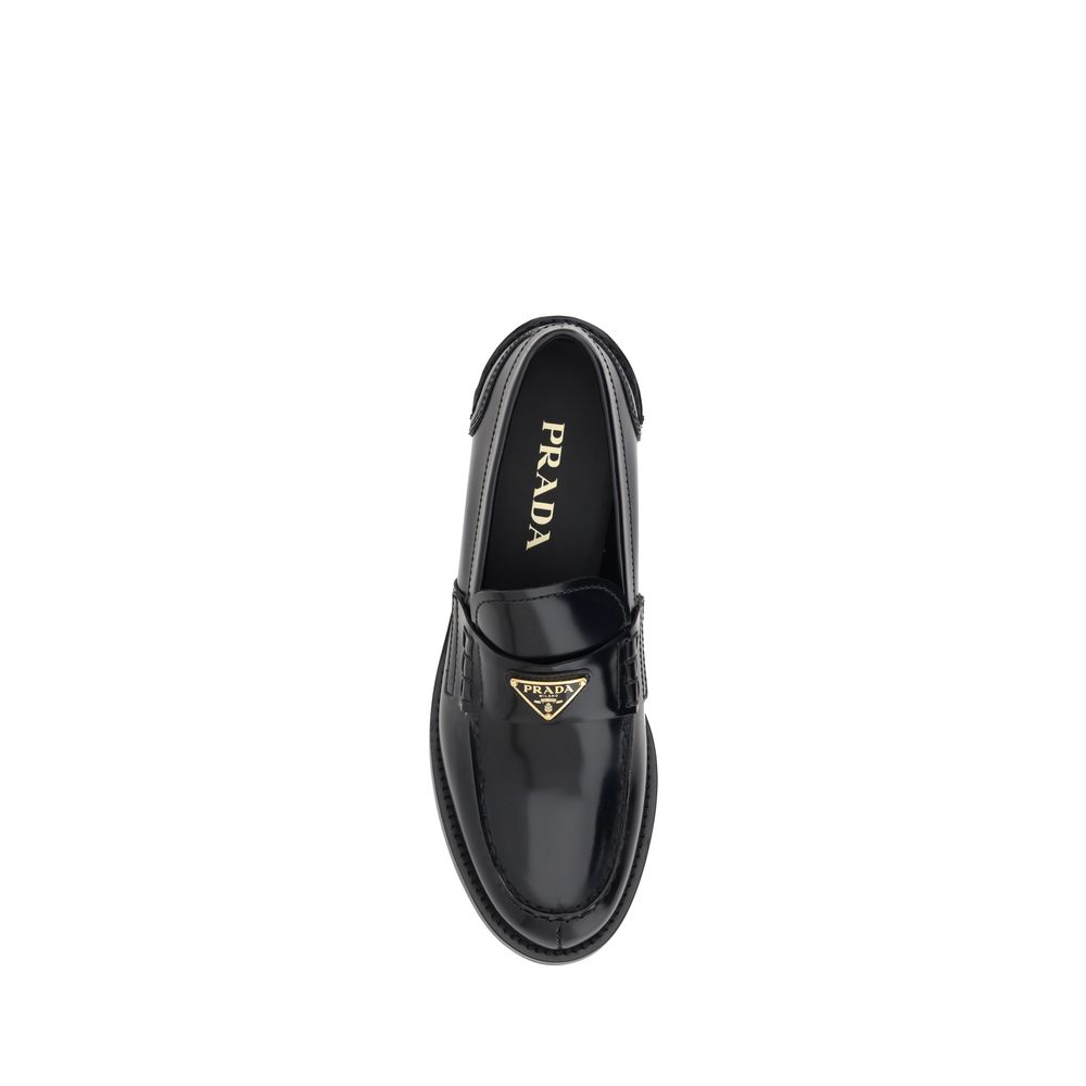 Mocassins Prada de couro preto com logotipo
