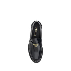 Mocassins Prada de couro preto com logotipo