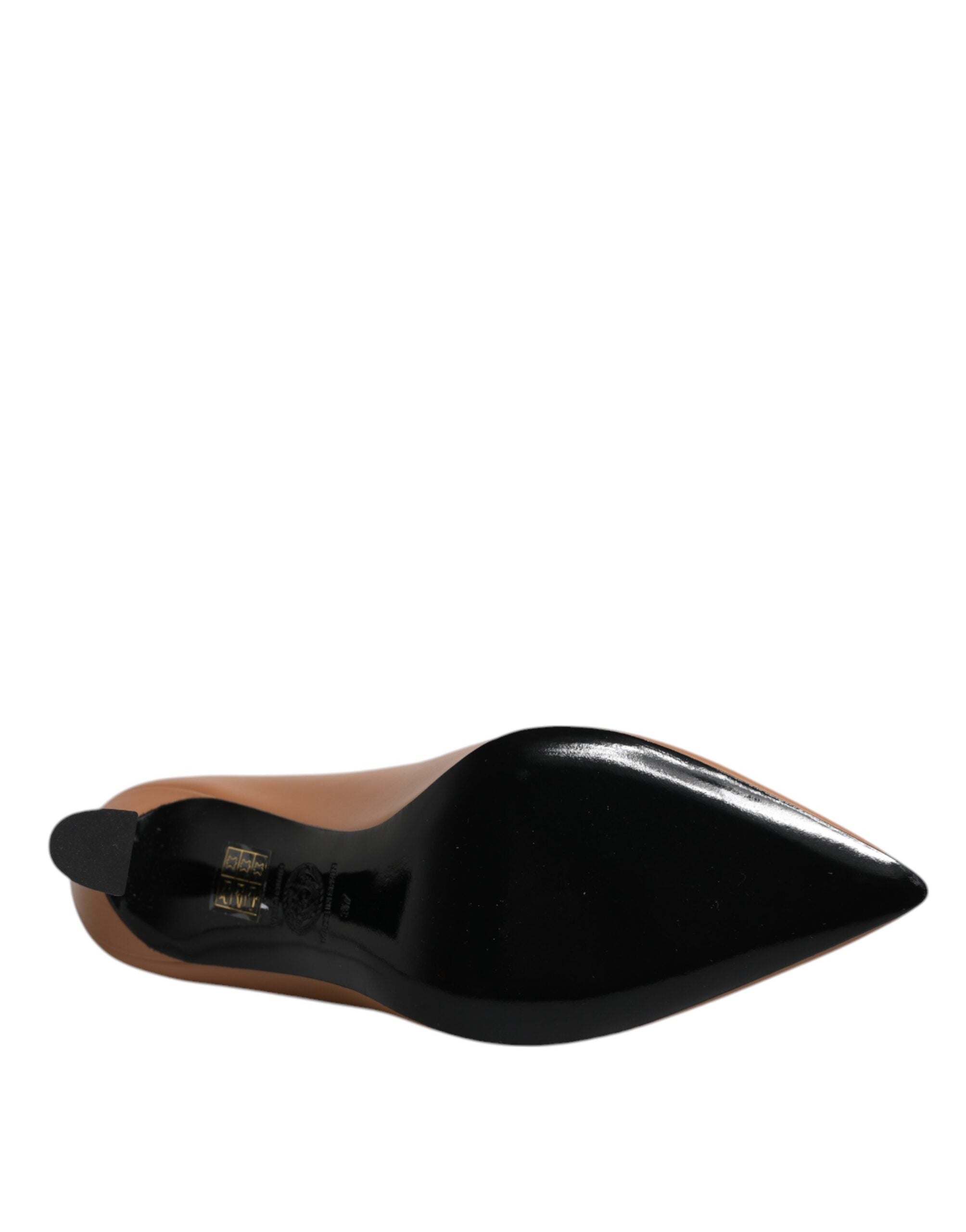 Versace Sapatos de salto alto com placa de logotipo em couro marrom