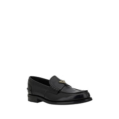 Mocassins Prada com placa triangular