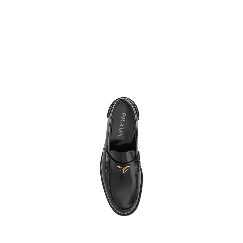 Mocassins Prada com placa triangular
