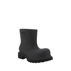 Botas Balenciaga com esteróides até o tornozelo