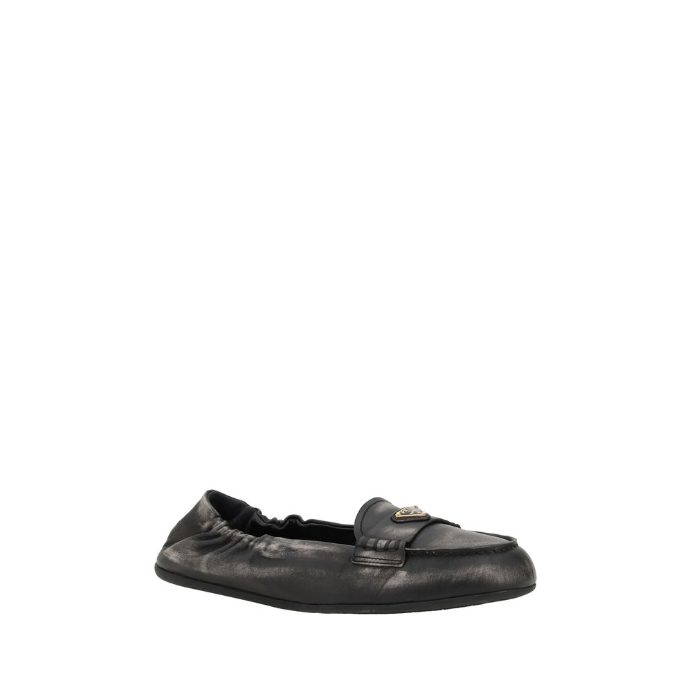 Mocassins Prada de couro com efeito vintage