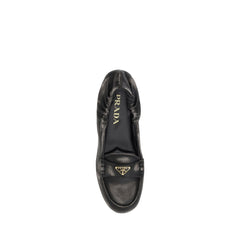 Mocassins Prada de couro com efeito vintage