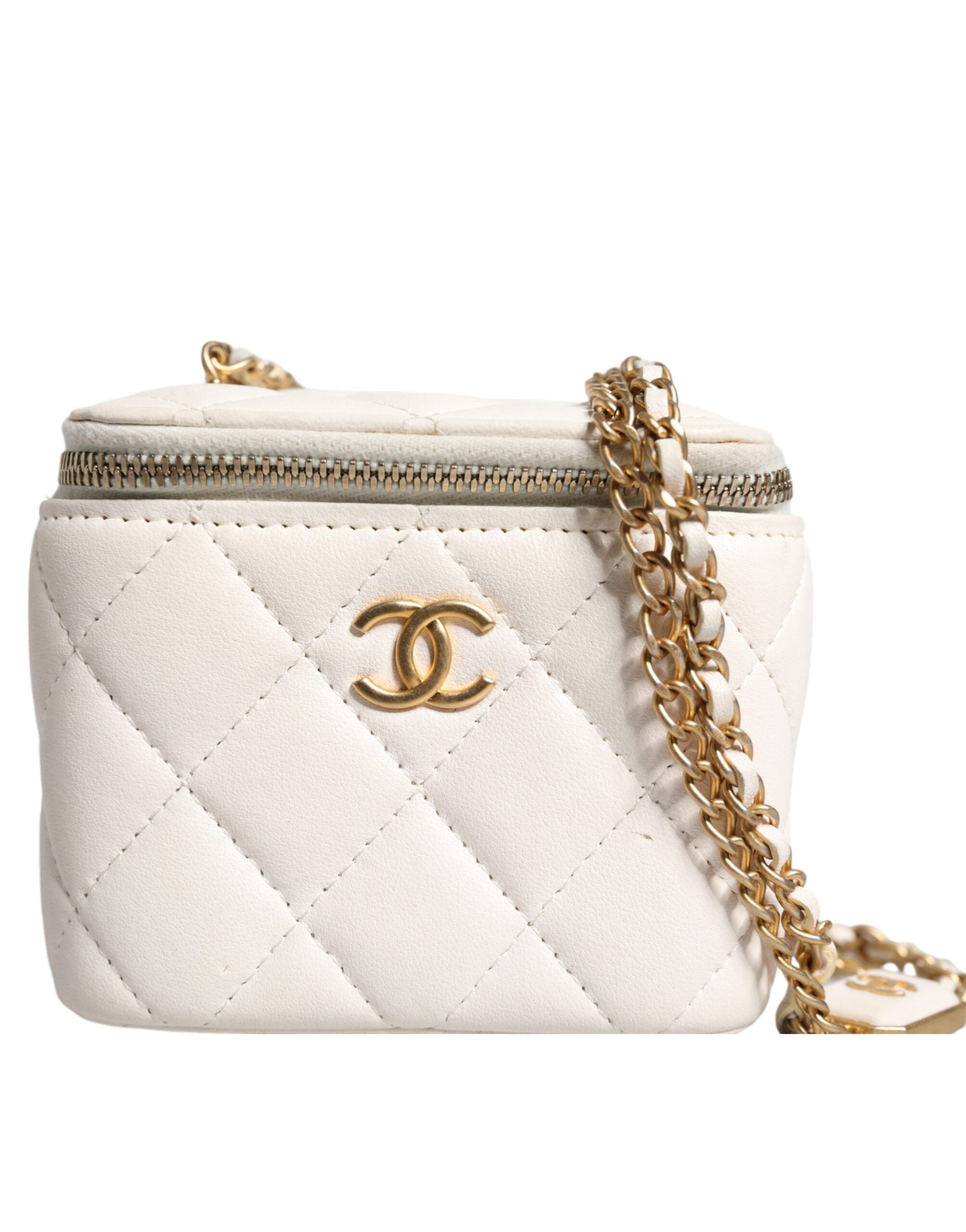 Espelho de maquiagem Chanel em couro de cordeiro matelassê branco e dourado com corrente de ombro