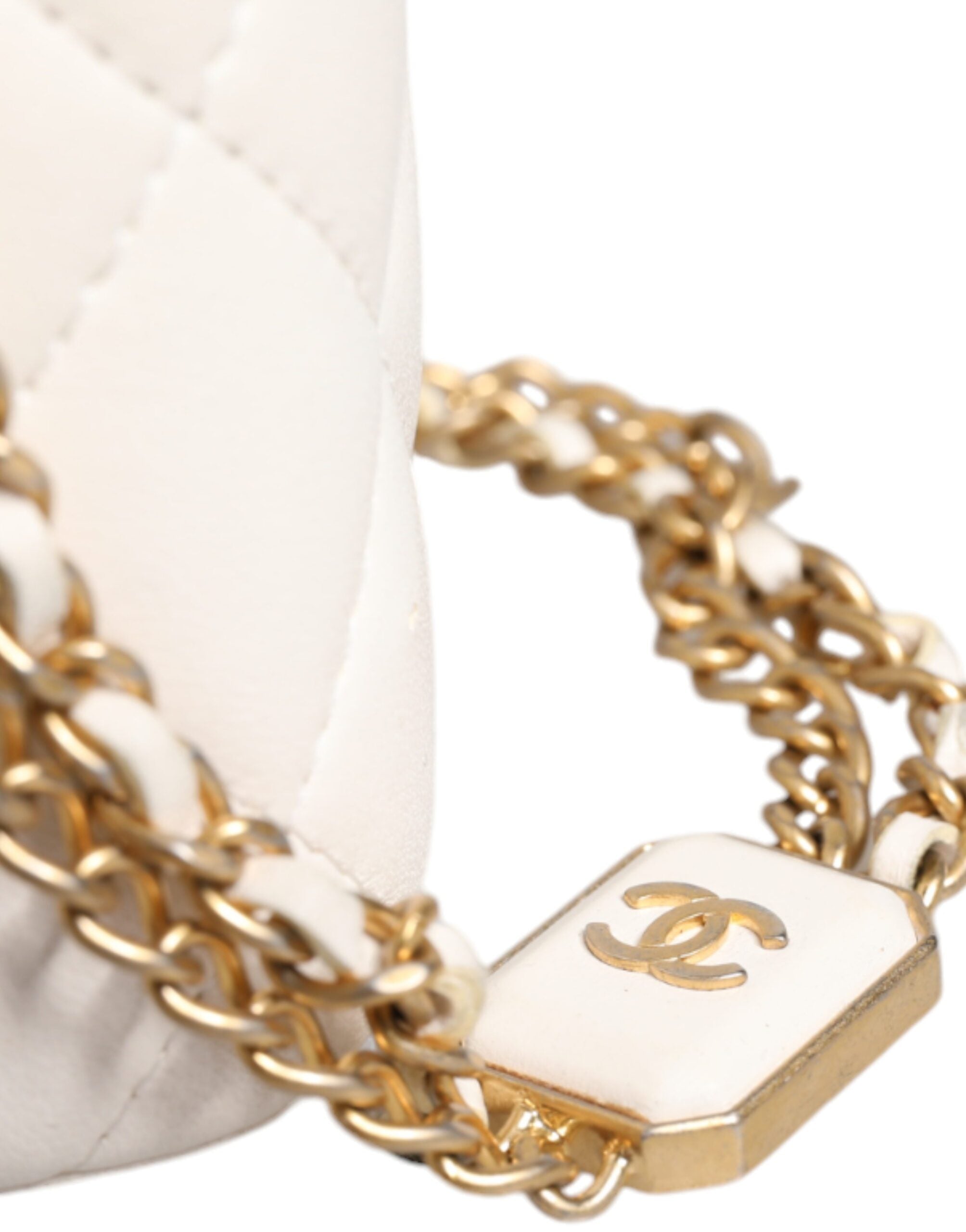 Espelho de maquiagem Chanel em couro de cordeiro matelassê branco e dourado com corrente de ombro
