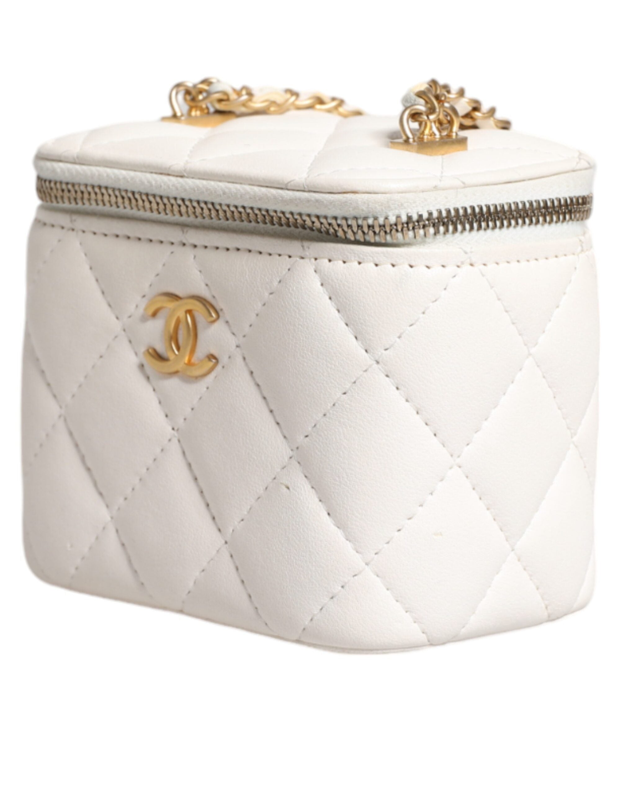 Espelho de maquiagem Chanel em couro de cordeiro matelassê branco e dourado com corrente de ombro
