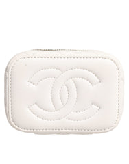 Espelho de maquiagem Chanel em couro de cordeiro matelassê branco e dourado com corrente de ombro