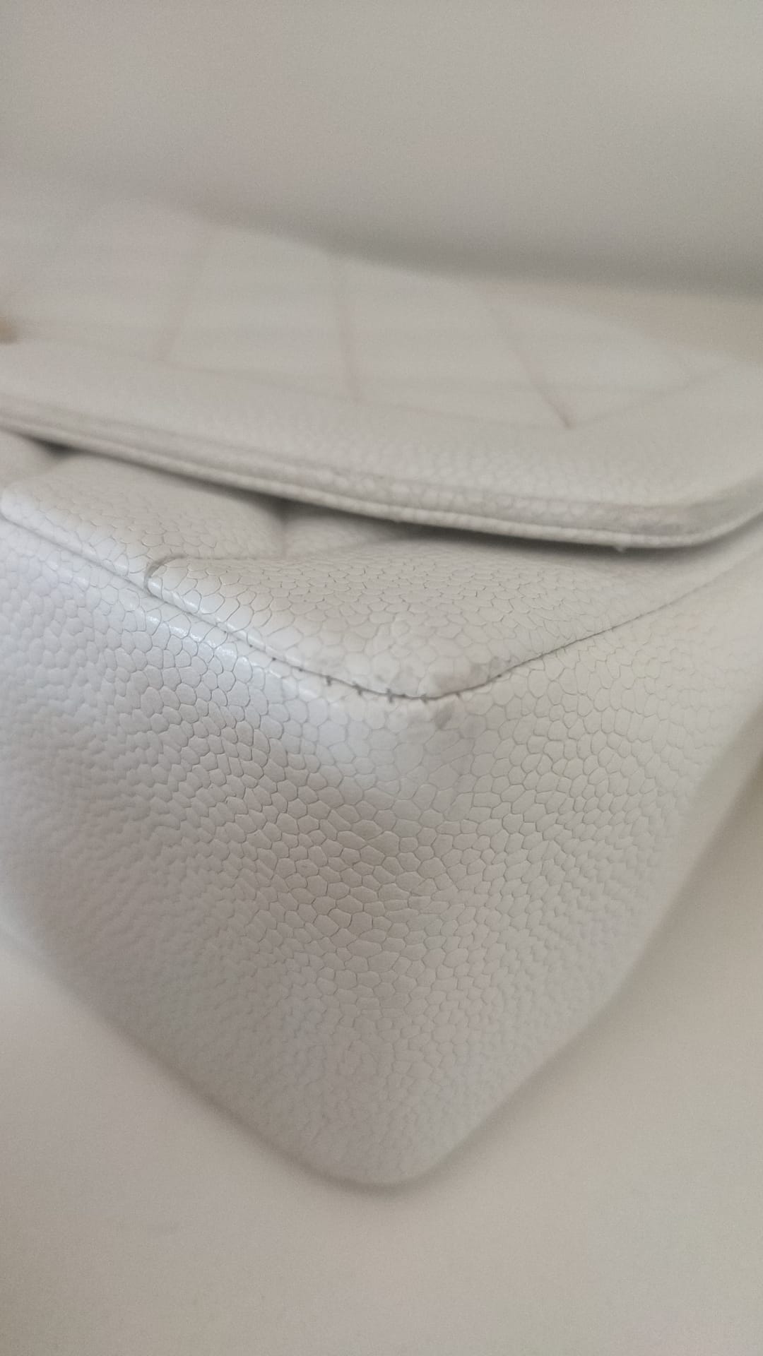 Bolsa de ombro Chanel branca média clássica DIANA banhada a ouro
