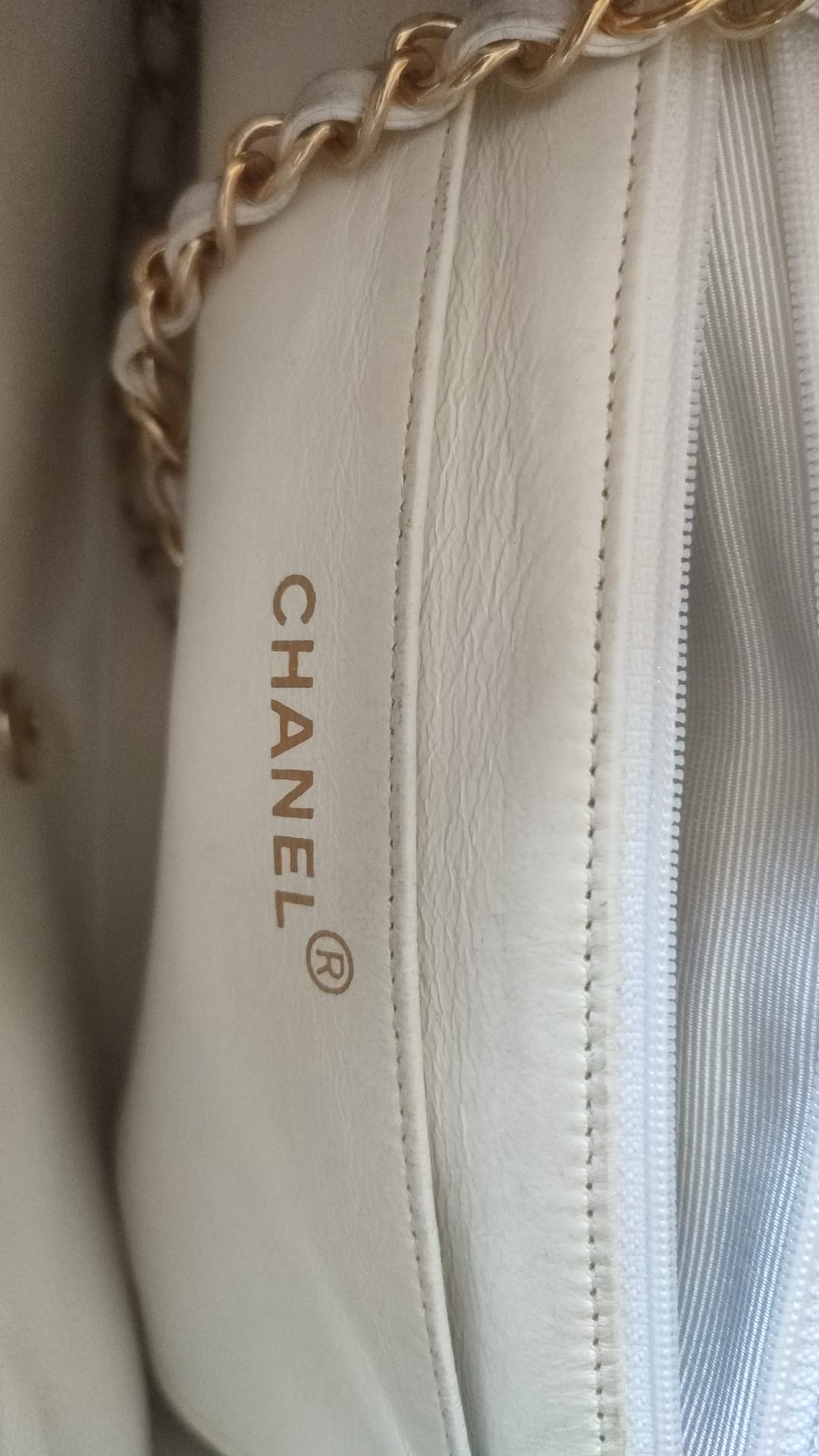 Bolsa de ombro Chanel branca média clássica DIANA banhada a ouro