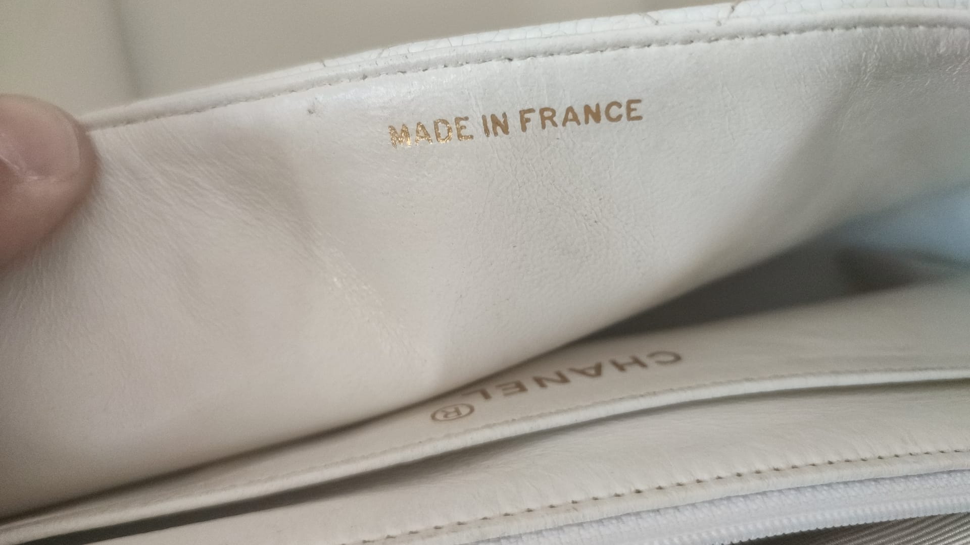 Bolsa de ombro Chanel branca média clássica DIANA banhada a ouro