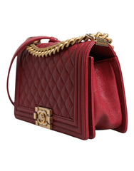 Bolsa de ombro média Chanel em couro de cordeiro vermelho com corrente dupla dourada