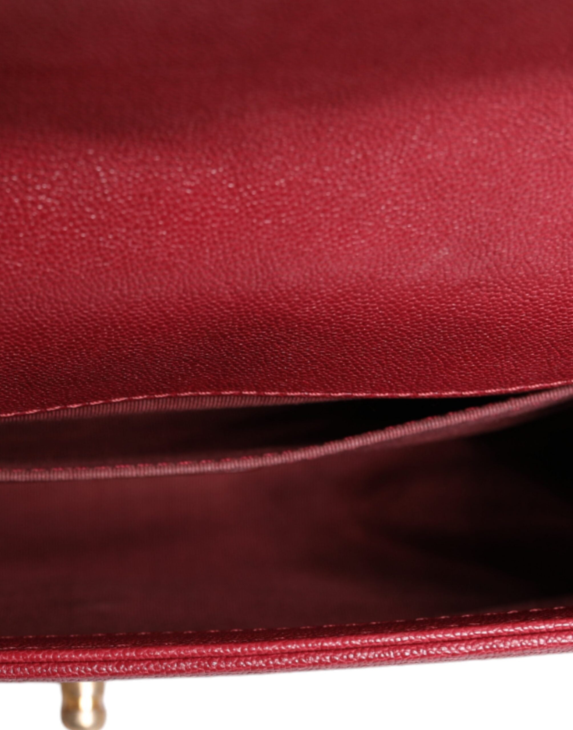 Bolsa de ombro média Chanel em couro de cordeiro vermelho com corrente dupla dourada