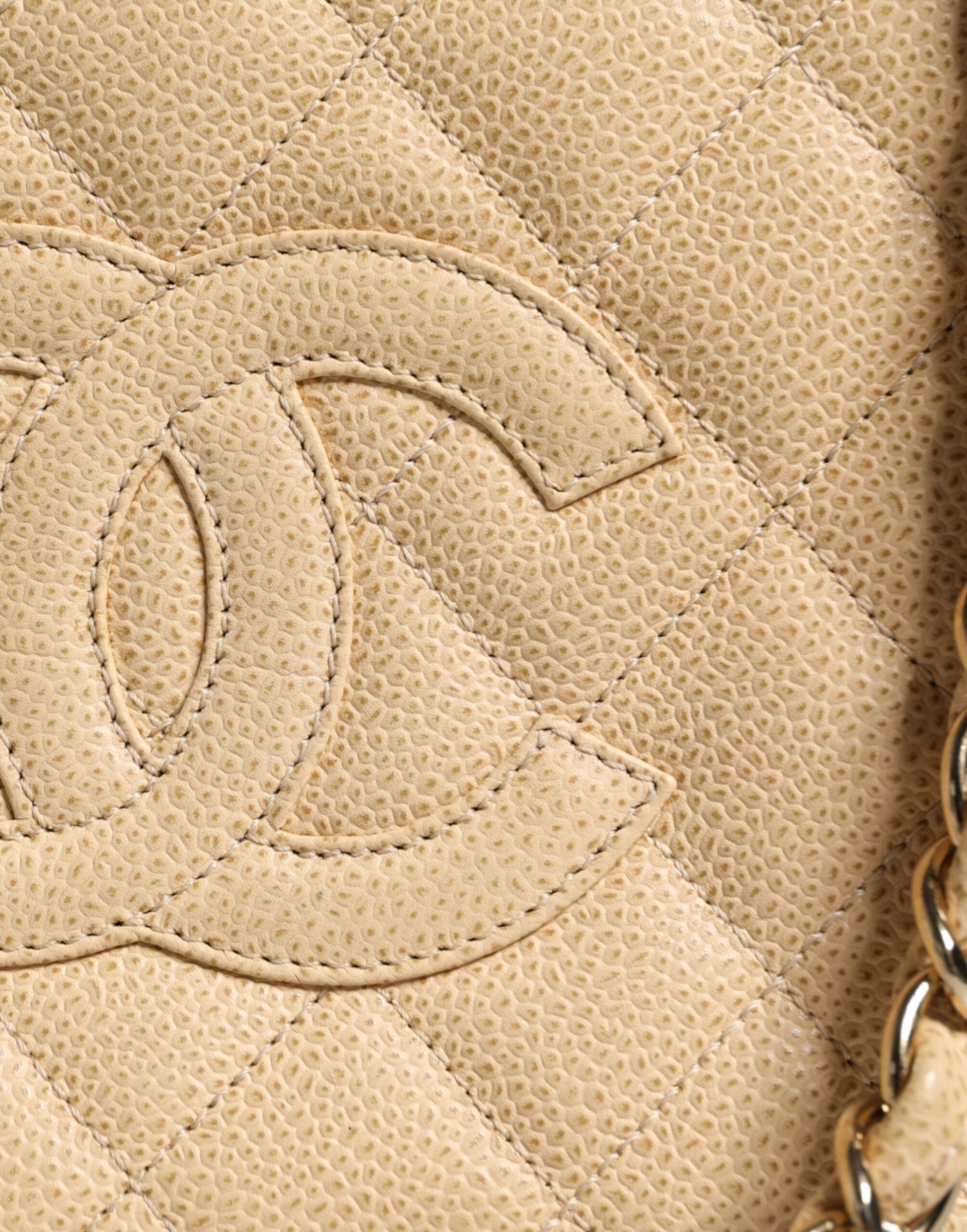 Bolsa Chanel Bege Caviar De Coco em Couro com Corrente