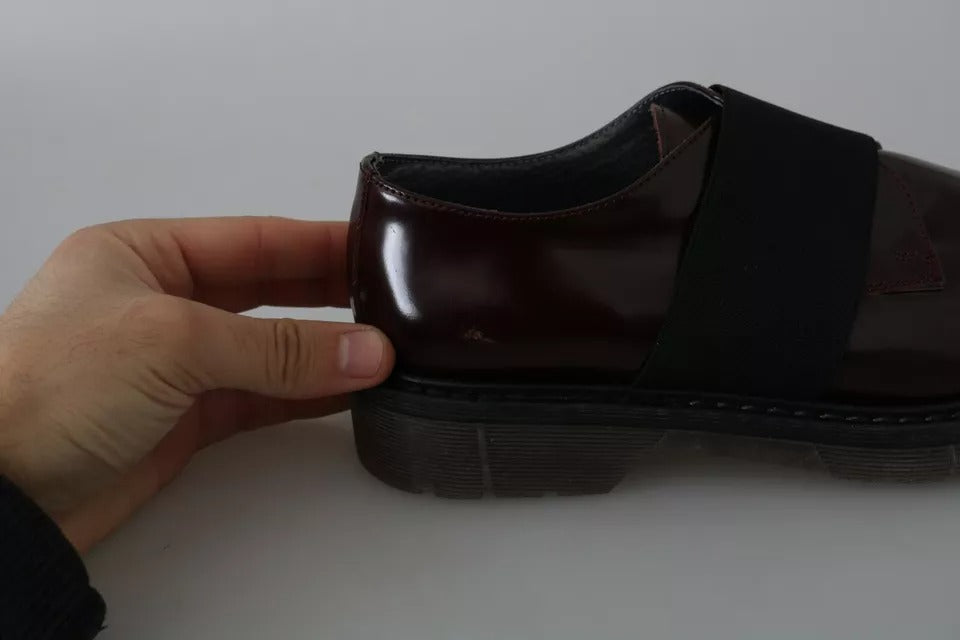 Sapatos Dr. Martens de couro marrom escuro com tira elástica