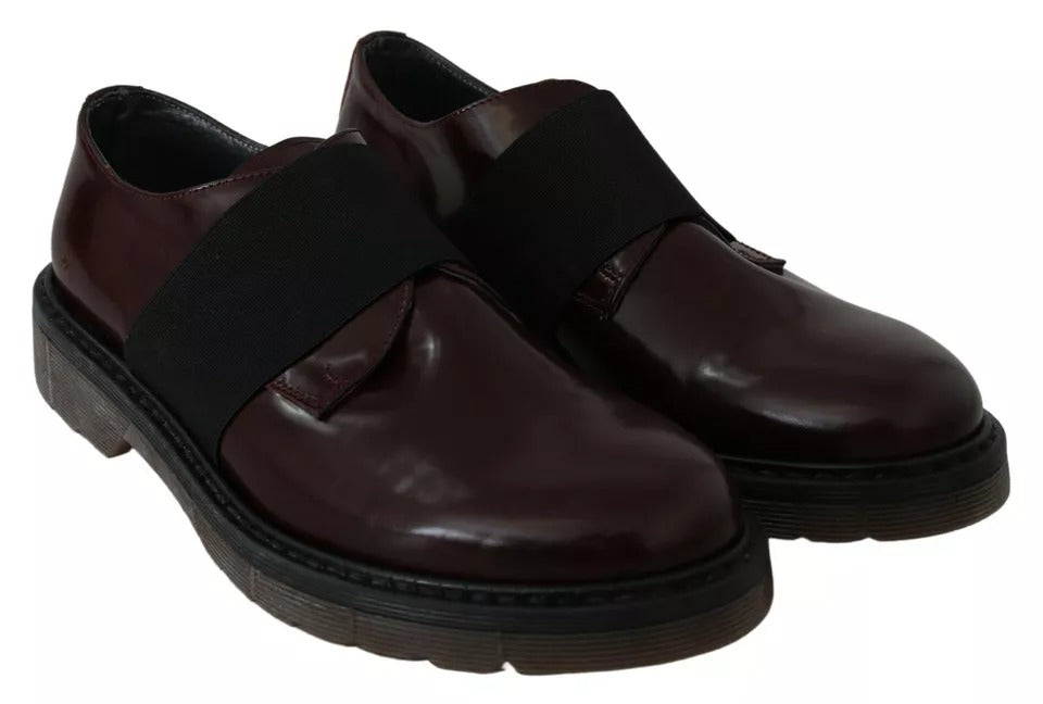 Sapatos Dr. Martens de couro marrom escuro com tira elástica