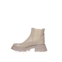 Botas de couro cinza chiques Alexander McQueen para passos elegantes