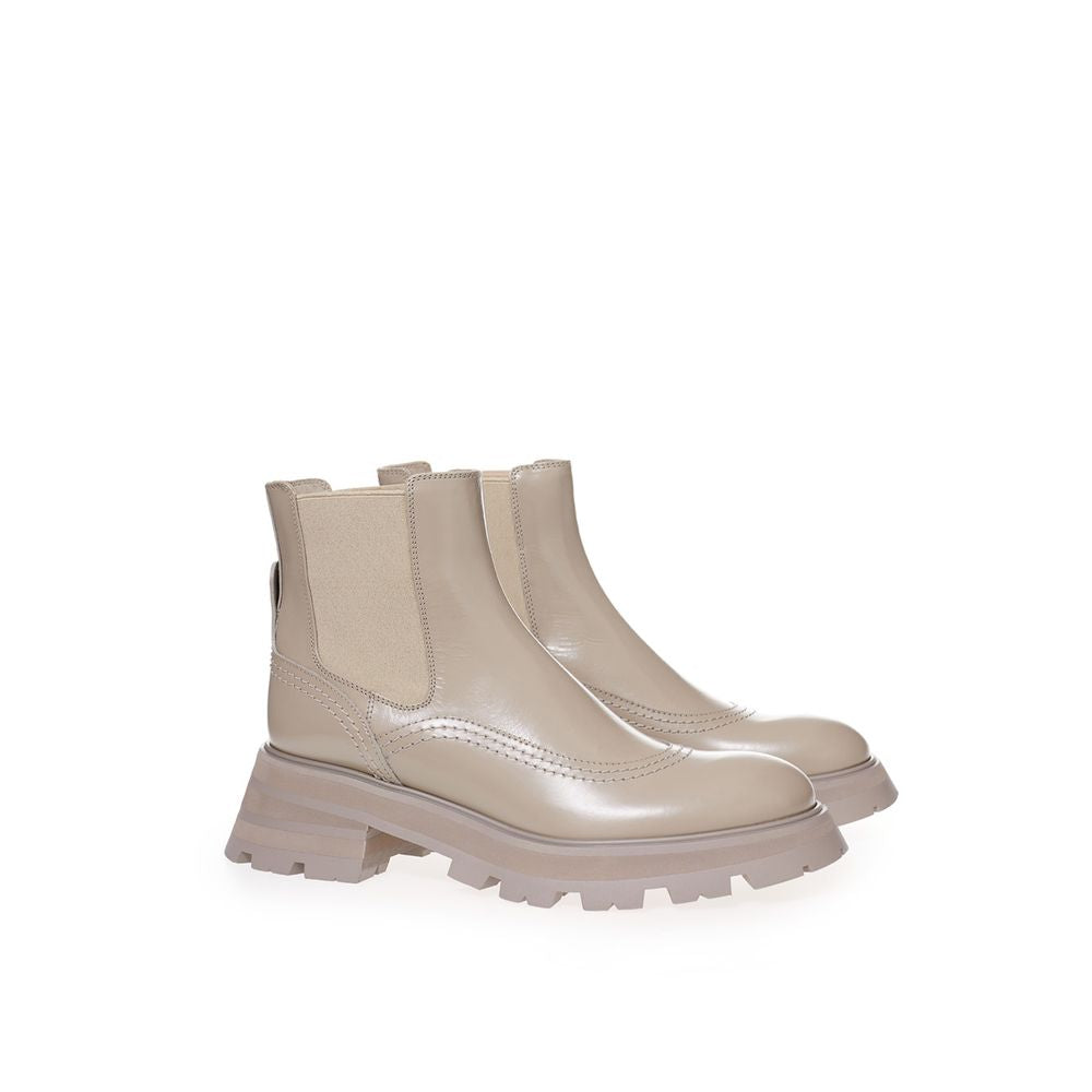 Botas de couro cinza chiques Alexander McQueen para passos elegantes