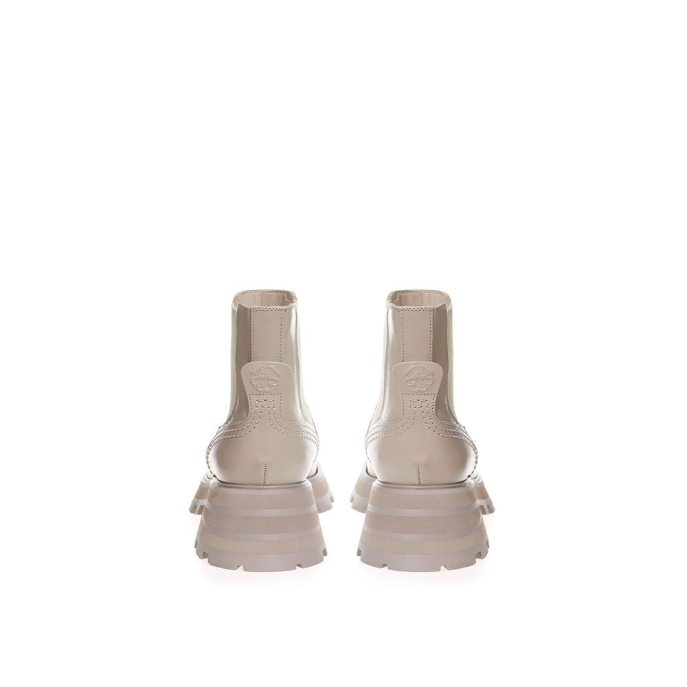 Botas de couro cinza chiques Alexander McQueen para passos elegantes