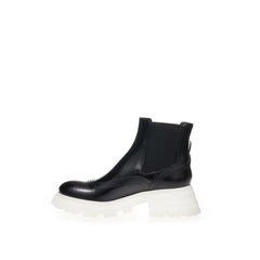 Botas de couro elegantes Alexander McQueen em preto atemporal