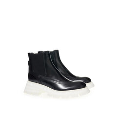 Botas de couro elegantes Alexander McQueen em preto atemporal