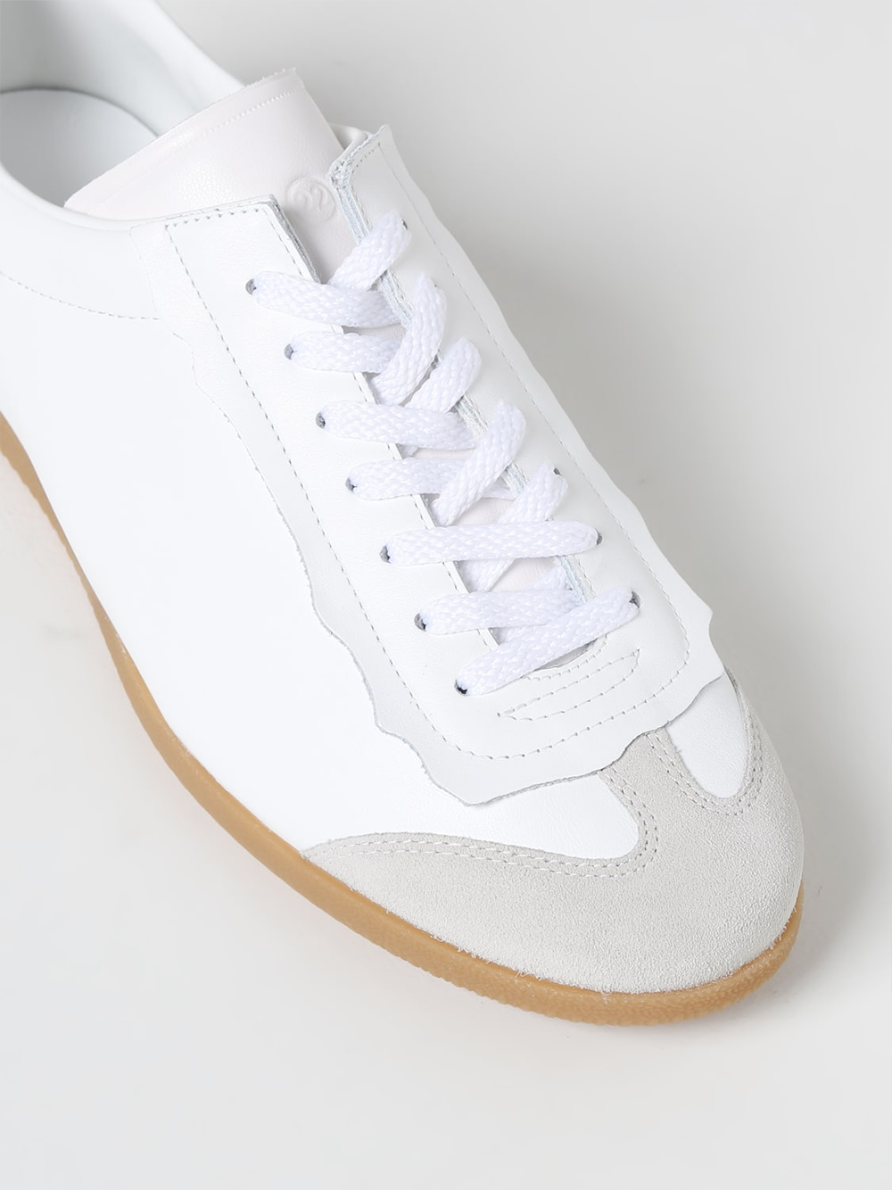 Tênis Maison Margiela Low Featherlight de couro e camurça