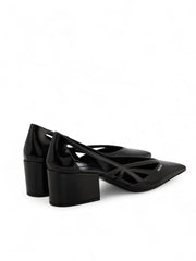 Sapatos Prada de couro preto com recortes 55
