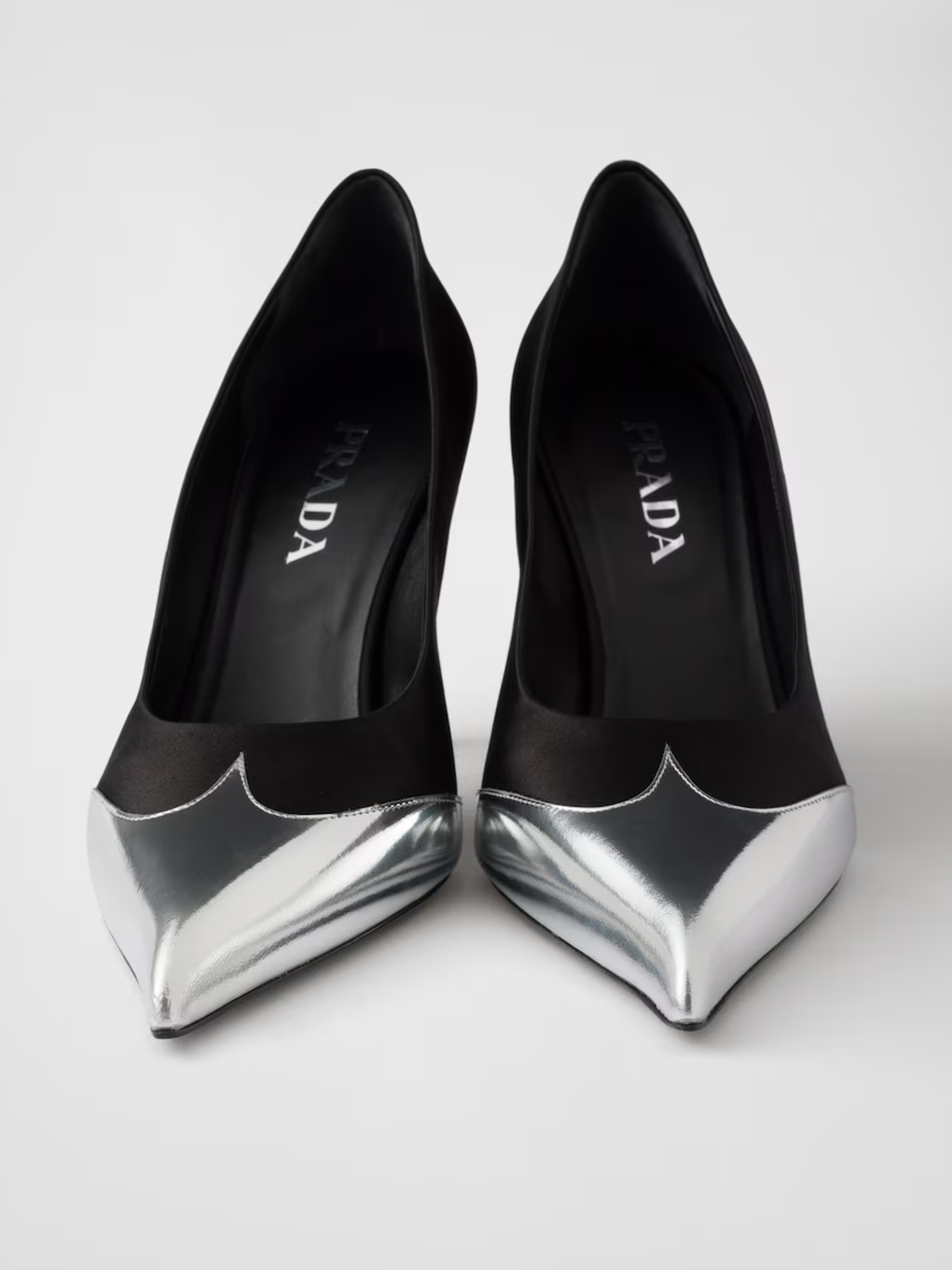 Sapatos Prada de couro preto acetinado e prata metálico