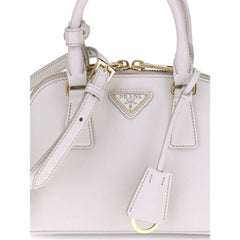 Bolsa com logotipo da Prada