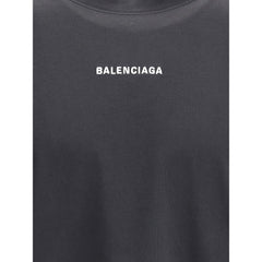 Camiseta Balenciaga com logotipo estampado na frente e nas costas