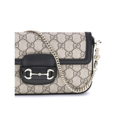 Bolsa de ombro pequena e macia Gucci Horsebit 1955