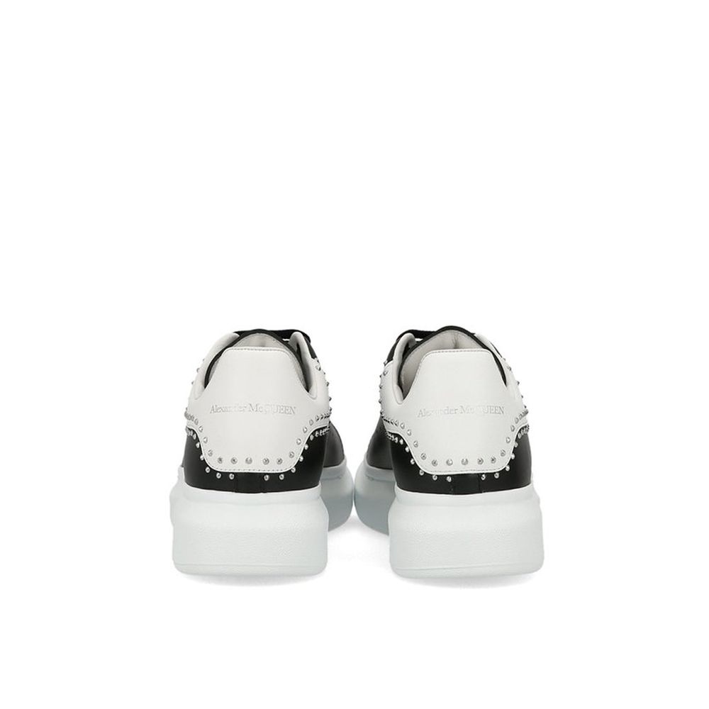 Tênis oversized Alexander McQueen com tachas