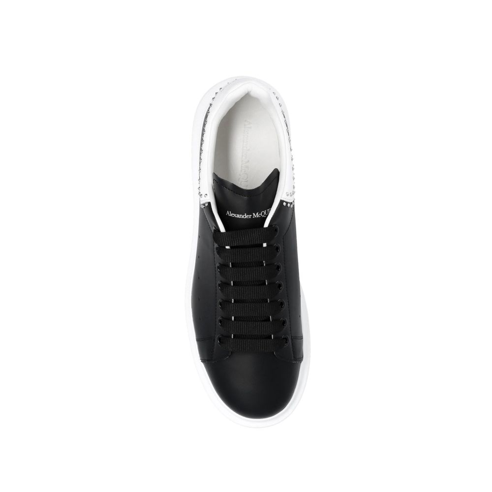 Tênis oversized Alexander McQueen com tachas