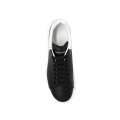 Tênis oversized Alexander McQueen com tachas