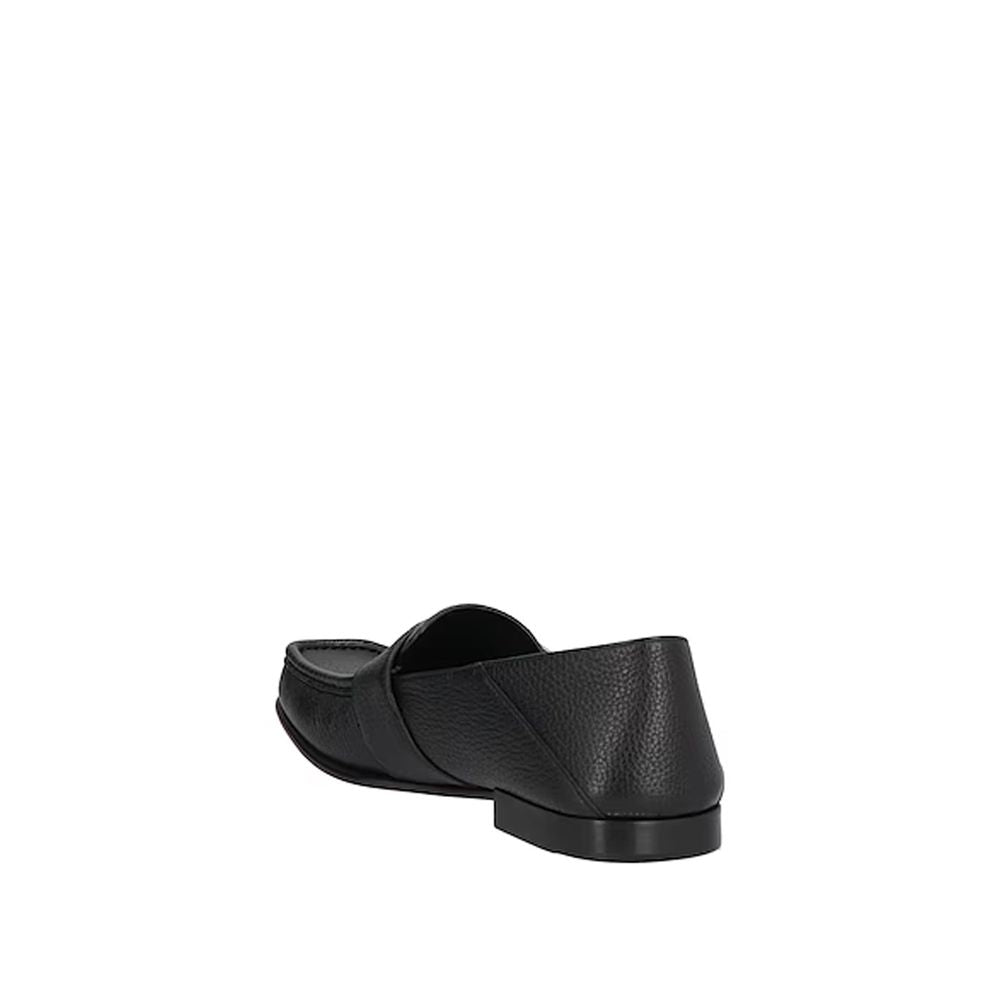 Mocassins de couro Fendi